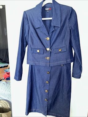 Denimlike Two-Piece Long Sleeve SUIT with Gold/Bronze type Buttons - Navy